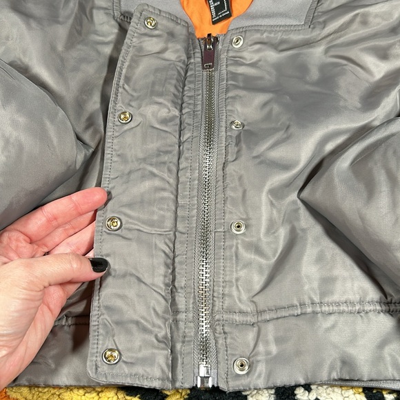 Cool Chick, FOREVER 21, cropped bomber!! - Picture 6 of 12